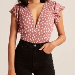 Abercrombie cropped, flutter sleeve top